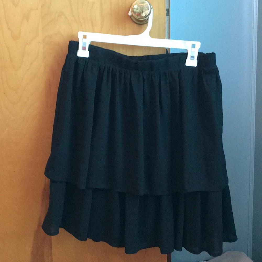 Short tiered black skirt
